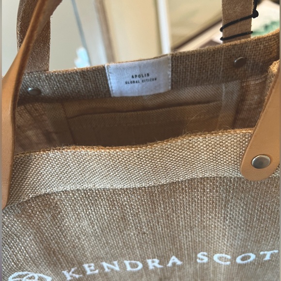 Limited Edition *Kendra Scott X Apolis Global Citizen* Collab Burlap Tote Bag - Picture 3 of 3